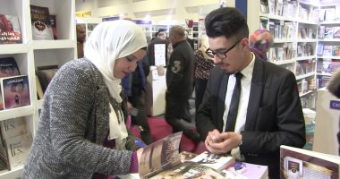 أصدرت كتابها الأول بمعرض الكتاب.. "باسنت" تتحدى ضعف السمع بالكتابة