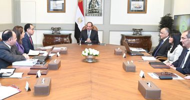 الرئيس السيسى يصدر توجيهات فورية بإعادة تشغيل المصانع المتوقفة منذ 2011 بكامل طاقتها.. ويشدد على اتخاذ الإجراءات الداعمة للكيانات الاقتصادية المتعثرة وتمكنها من استعادة ممارسة نشاطها