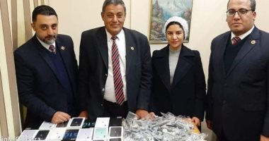 جمارك مطار القاهرة تضبط محاولة تهريب عدد من الهواتف المحمولة   