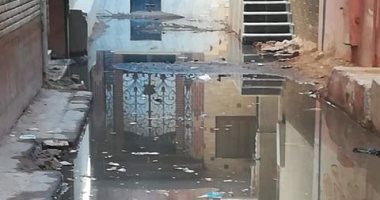 "سيبها علينا".. أهالى عزبة الشيخ بالعياط يشكون تراكم مياه الصرف الصحى