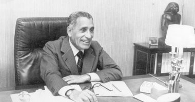 تعرف على حياة الأستاذ محمد حسنين هيكل المهنية فى ذكرى ميلاده الـ98