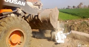 صور.. إزالة 141 حالة تعد فى المنيا ضمن الموجة 15 لحملات "حق الشعب"