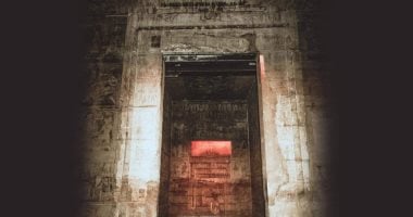 تعامد الشمس على قدس أقداس معبد دندرة فى يوم عيد المعبود حورس