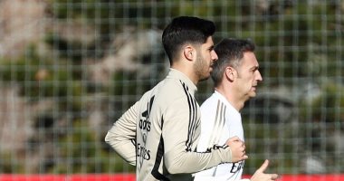أسينسيو يبدأ المشاركة في مران ريال مدريد بدون كرة.. صور 