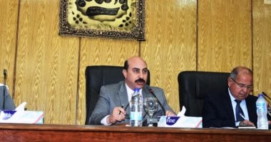 صور.. محافظ أسوان: إعادة الهيكلة الإدارية للعاملين بمراكز التطوير التكنولوجى