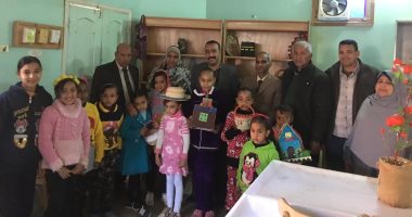 شاهد.. معرض كتاب القرية يصل قريتى "راشدة وبلاط" بالخارجة ويضم 1000 كتاب