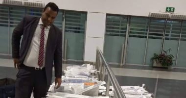 صور..جمارك مطار القاهرة الدولى تحبط محاولة تهريب مناظير وقساطر طبية