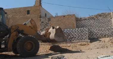 صور.. استرداد 13 فدانا خلال أعمال الموجة 15 لإزالة التعديات بقنا