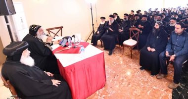 البابا تواضروس لكهنة المعادى: الأبوة تحولك من أفندى إلى "أبونا" باسم جديد