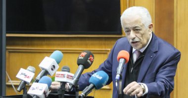 المدارس تبدأ تصحيح وتقييم الأبحاث الورقية لطلاب النقل والشهادة الإعدادية