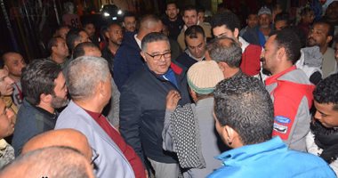 متنكرا.. محافظ البحر الأحمر يتفقد الميادين والشوارع مرتديا "تريننج" (صور)