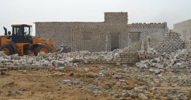 صور.. إزالة 131 حالة تعد ضمن الموجة 15 لإزالة التعديات بالأقصر وبنى سويف