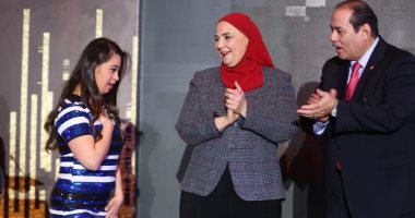 صور.. وزيرة التضامن تكرم الموهوبين من ذوى الإعاقة