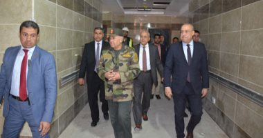 وزير الإسكان يتفقد إنشاءات مستشفى "العاشر من رمضان" الجامعى (صور)