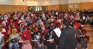 صور.. قوافل تعليمية مجانية لطلاب الثانوية العامة فى الوادى الجديد