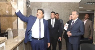 محافظ سوهاج يتفقد حى شرق ويشدد على الاهتمام بالمواطنين.. صور