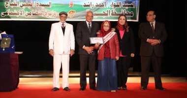محافظ الجيزة ووزيرة التضامن يكرمان حفظة القرآن بمسابقة الجمعيات.. صور