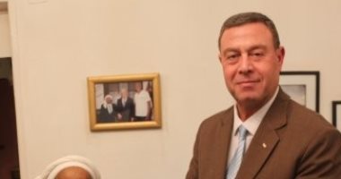 السفير الفلسطيني بالقاهرة يكّرم الأسيرة المحررة فاطمة برناوى