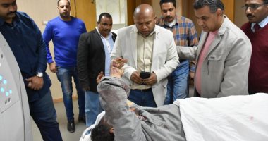 محافظ أسوان يعزى أسر ضحايا حادث الصحراوى الغربى