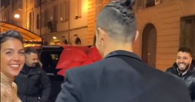 صديقة رونالدو تفاجئه بسيارة هدية فى عيد ميلاده.. فيديو
