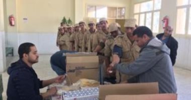 ضباط ومجندى قطاع السجون يتبرعون بدمائهم للقصر العينى