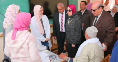 صور.. فحص 1750 حالة وصرف أدوية مجانا فى قافلة طبية ببسيون