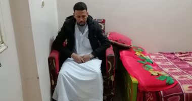 سيبها علينا..شاب يحتاج لجهاز تنشيط الحبل الشوكى بعد إصابته فى العمل (صور)