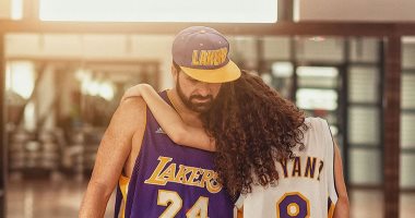 أب وابنته يكرمان الراحل كوبي براينت بجلسة تصوير على طريقتهما
