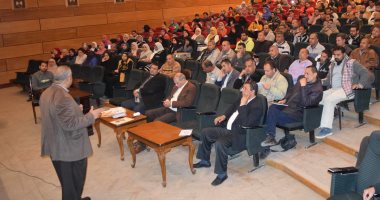 تدريب 1831 أخصائيا بالتعليم حول الوقاية من فيروس كورونا بالمنيا.. صور