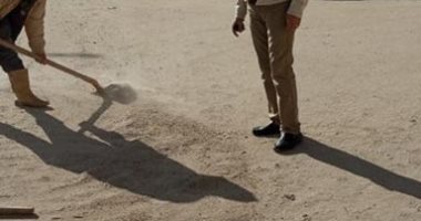 صور .. إصلاح كسر بماسورة مياه قطر 4 بوصة غرب الإسكندرية