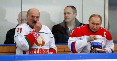 الرئيس بوتين يلعب هوكى الجليد مع نظيره البيلاروسى فى مدينة سوتشى