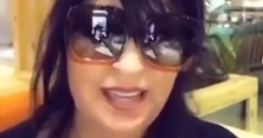فيفي عبده من المنزل: اقعدوا فى بيوتكم وأنا هتواصل معاكم