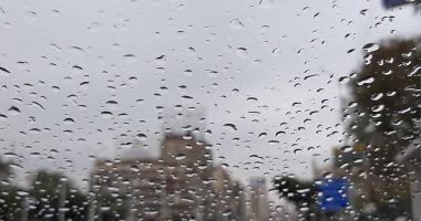 قارئ يشارك بصور مطر خفيف يغسل شوارع مصر الجديدة