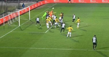 حارس مرمى يتقمص دور المهاجمين ويسجل هدفا قاتلا بالدوري الإيطالي.. فيديو