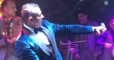 حفلات الليثى فى الإمارات ترفع شعار "كامل العدد"