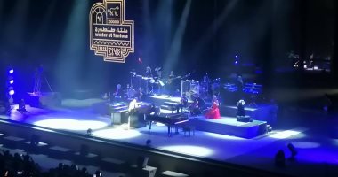 للعام الثانى..موسيقى يانى تمتزج مع حضارة العلا بمهرجان "شتاء طنطورة"..فيديو