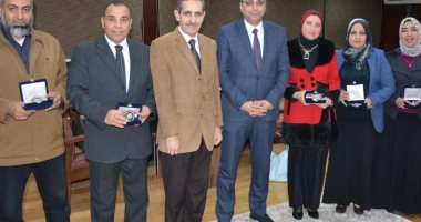 محافظ الغربية ونائبه يكرمان 5 من أوائل العاملين المتدربين بمركز تدريب التنمية المحلية
