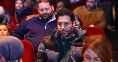 أحمد السعدنى يعتذر عن وصوله متأخرا فى تكريم والده بأيام القاهرة للمونودراما