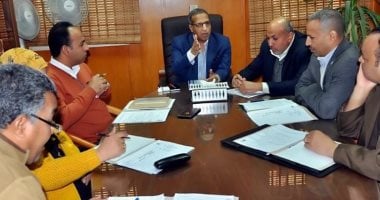 رئيس جامعة الأقصر يجتمع بوكلاء الكليات لمناقشة دعم الطلبة بالفصل الدراسى الثانى