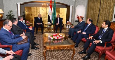 الرئيس السيسى يبحث مع نظيره الجزائرى فى "أديس أبابا" تطورات الأزمة الليبية