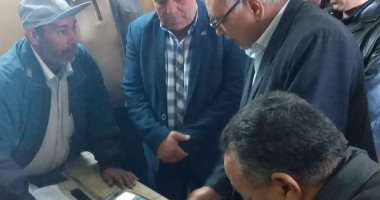 صور.. الزراعة تطمئن على المحاصيل وصرف الأسمدة واستخراج الكارت الذكى بالغربية