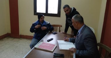 مدير الشباب والرياضة بالقليوبية يكتشف غياب جماعى لموظفى شباب كفر منصور