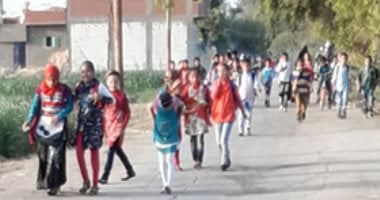 أهالى عزبة العنبر بمركز العدوة فى المنيا يطالبون بتخصيص ميزانية لبناء مدرسة