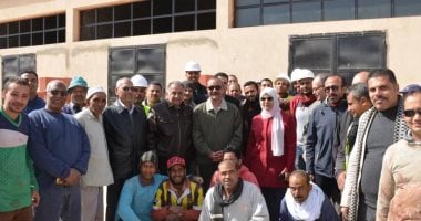 محافظ الإسماعيلية يتفقد مشروع مجمع الورش الحرفية الجديد بالمستقبل.. صور