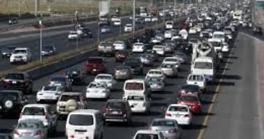 الكويت تحظر إصدار رخص قيادة جديدة للطلبة والممرّضين الوافدين بسبب الزحام