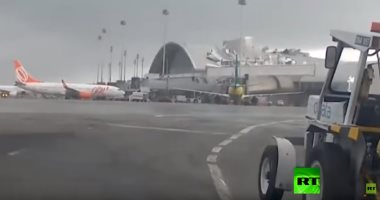 معملوش حسابها.. رياح عاتية تقتلع سقف مطار في البرازيل.. فيديو