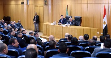 رئيس هيئة الاستثمار يبحث حل مشكلات المستثمرين وإمكانية تعزيز الفرص الاستثمارية بالمنيا 