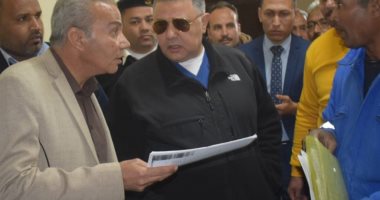 محافظ البحر الأحمر يتفقد رأس غارب ويوجه بتطوير الشاطئ العام والمستشفى المركزى