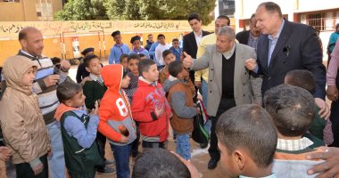 محافظ أسيوط يتفقد مدرستى الأمل الابتدائية للصم وضعاف السمع والخباط الثانوية بنات