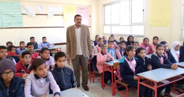 تعليم البحر الأحمر  توزع 2397 جهاز تابلت على الطلاب.. صور